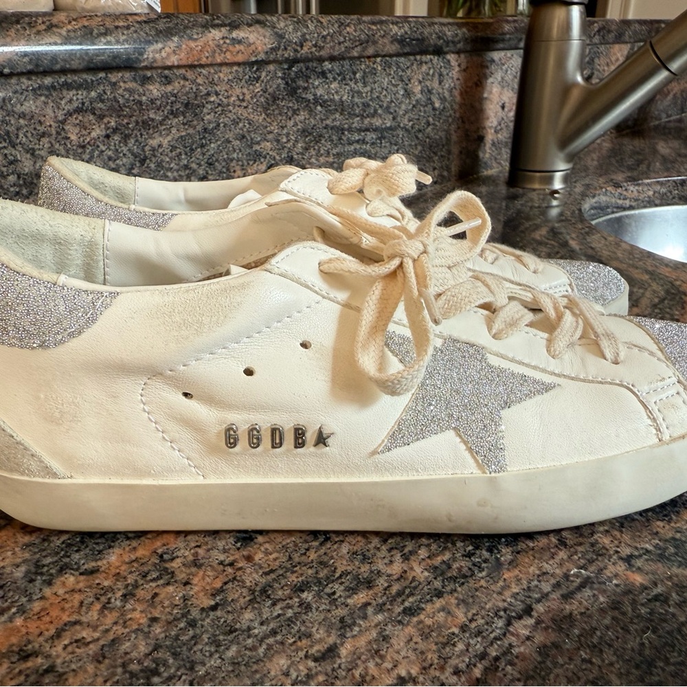 New! Golden Goose Super Star Classic with spur
Size 39 IT (8.5 US) - Picture 9 of 9